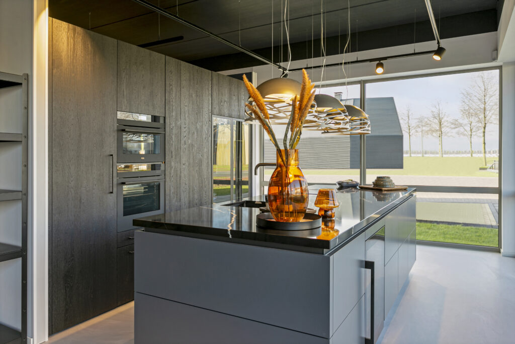 Donkere keuken