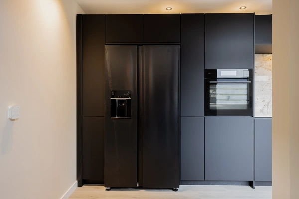 Donkere hotel chic keuken
