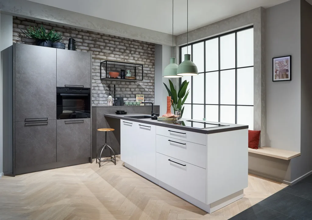 Antraciete keuken met wit