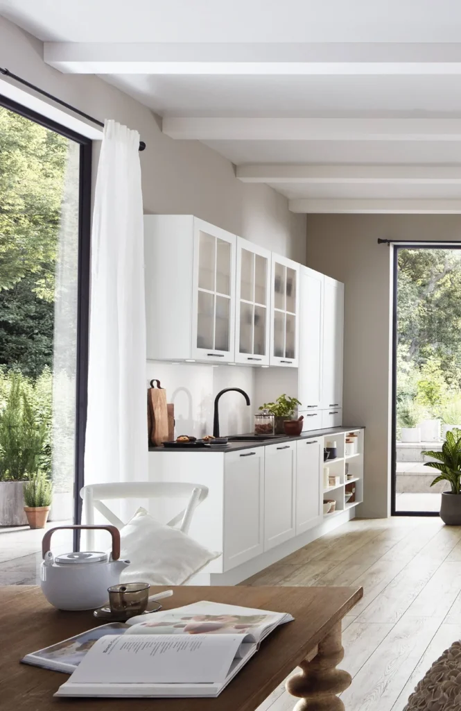 Kleine witte keuken van Vivari Keukens