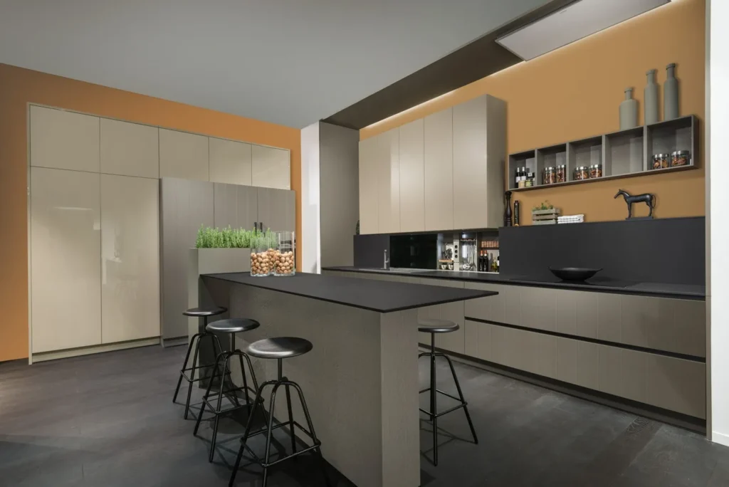 Grote L-keuken met eiland van Pronorm