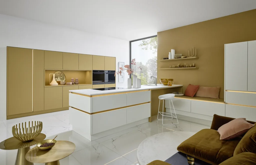 Grote luxe keuken van Logic Kitchen