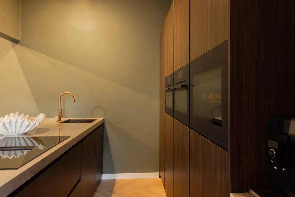 Keuken door Jan van Sundert in De Grote Huiverbouwing