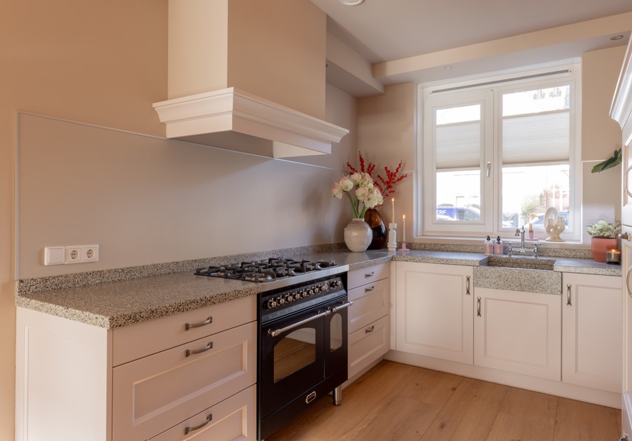 Landelijke witte keuken