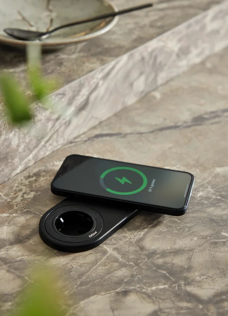 Oplader telefoon keuken met stopcontact